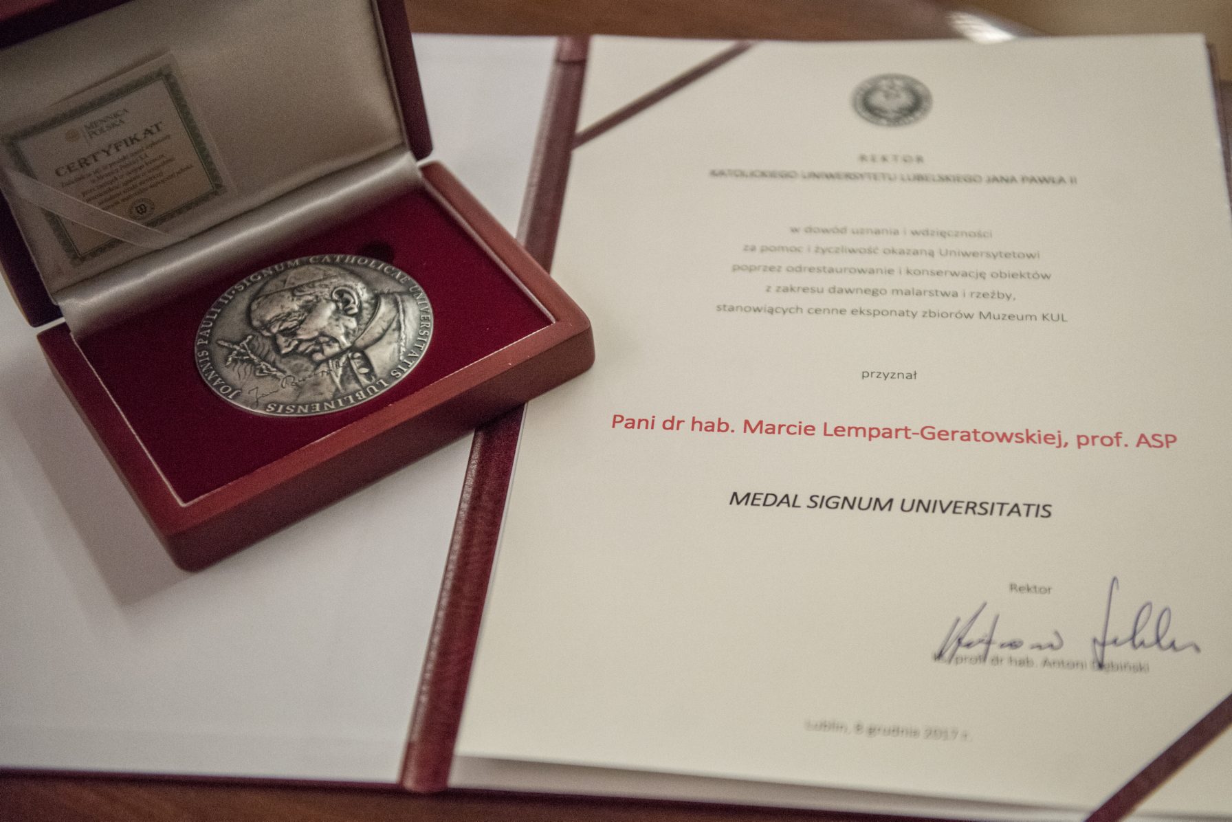 Medal SIGNUM  UNIVERSITATIS dla Dziekan WKiRDS dr hab. Marty Lempart-Geratowskiej, prof. ASP