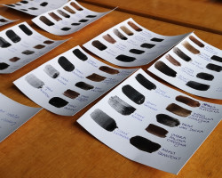 Próbniki farb sporządzone przez studentów II roku, Zakład Materiałoznawstwa oraz Historii Technik Dzieł Sztuki, rok akademicki 2020/2021, fot. mgr Kamila Zielińska Próbniki farb sporządzone przez studentów II roku, Zakład Materiałoznawstwa oraz Historii Technik Dzieł Sztuki, rok akademicki 2020/2021, fot. mgr Kamila Zielińska